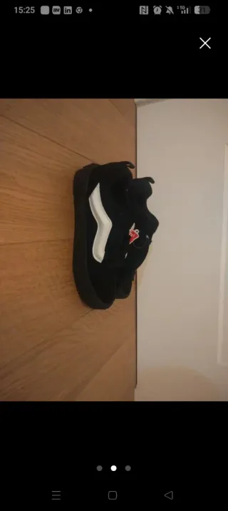 Vans Negras con logotipo en Blanco