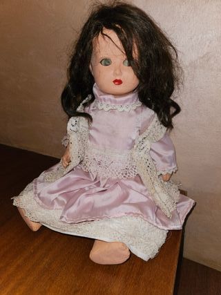 Bambola antica con capelli veri