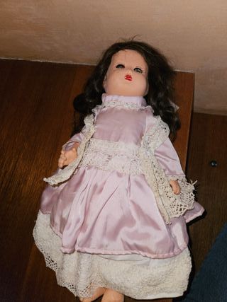 Bambola antica con capelli veri