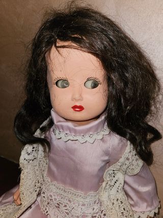 Bambola antica con capelli veri