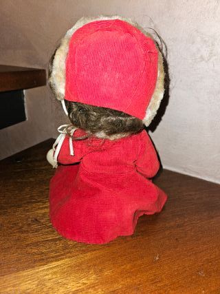 Bambola antica con accessori