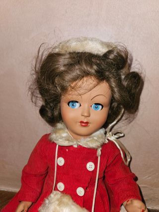 Bambola antica con accessori