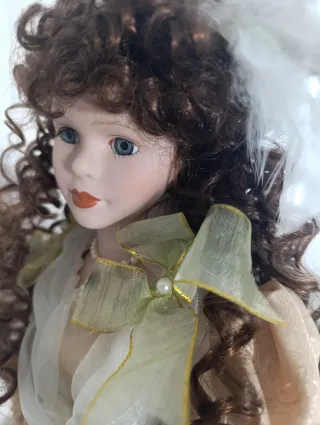 Muñeca de porcelana antigua