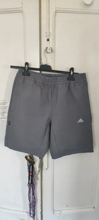 Pantalones cortos deportivos Adidas grises hombre