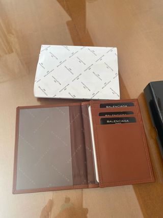 Billetera de  piel marrón.Buena marca.Sin Estrenar