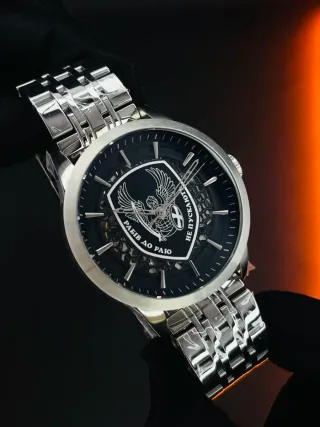 Reloj de pulsera plateado