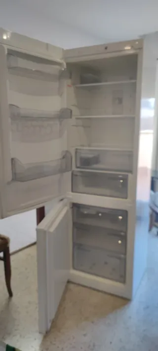 Nevera Combi Blanca como nueva.
