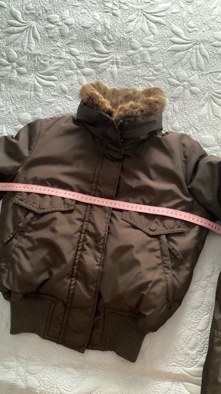 Plumífero tipo bomber marrón