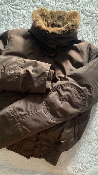 Plumífero tipo bomber marrón