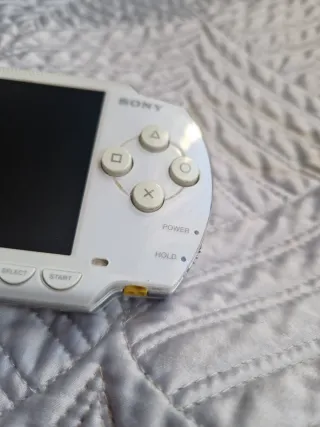 PSP FAT 1004 Blanca + Tarjeta 2GB