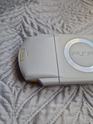 PSP FAT 1004 Blanca + Tarjeta 2GB