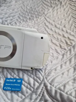 PSP FAT 1004 Blanca + Tarjeta 2GB