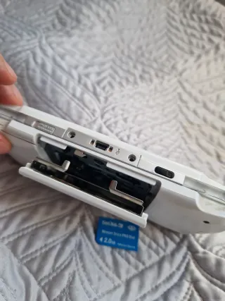 PSP FAT 1004 Blanca + Tarjeta 2GB