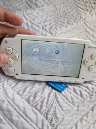 PSP FAT 1004 Blanca + Tarjeta 2GB