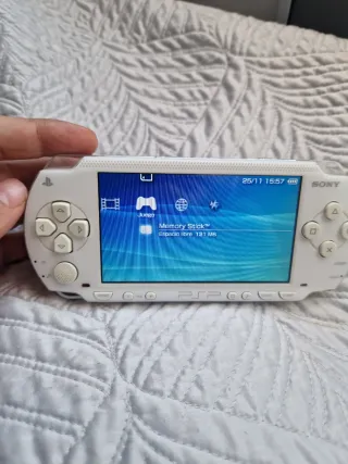 PSP FAT 1004 Blanca + Tarjeta 2GB