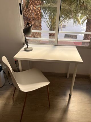 Escritorio, Silla y Lámpara