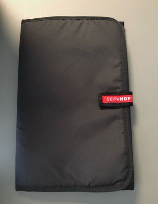 Bolso cambiador Skip Hop con cambiador para llevar