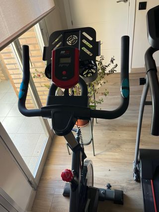 Bicicleta estática y cinta de correr