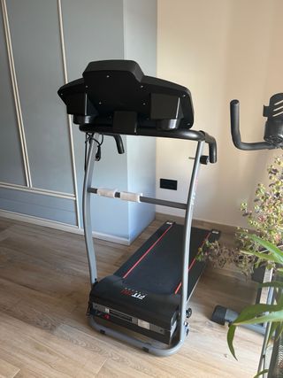 Bicicleta estática y cinta de correr