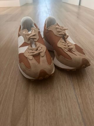 New Balance 327 Talla 38 Beige/Marrón