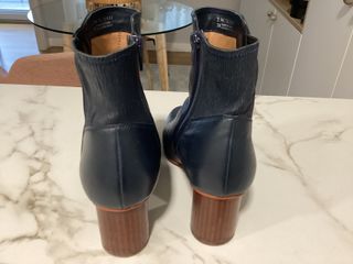 Botín Adolfo Domínguez Piel Azul Marino