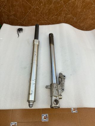 Despiece Horquilla Suzuki RGV VJ22 doblada