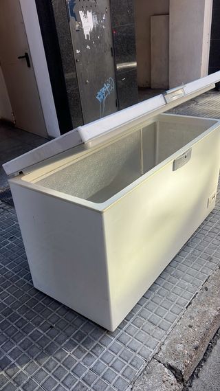 Congelatore a pozzetto bianco