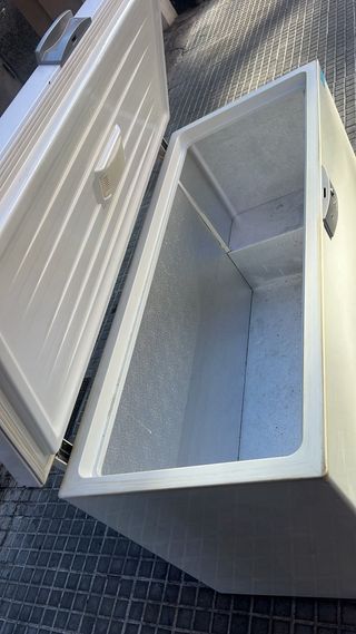 Congelatore a pozzetto bianco