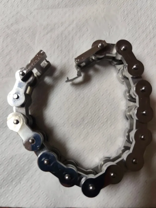 Pulsera de cadena plateada