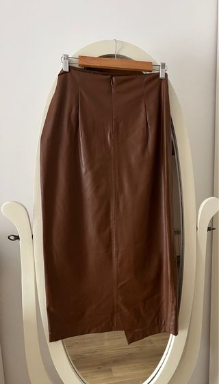 Falda efecto piel marrón