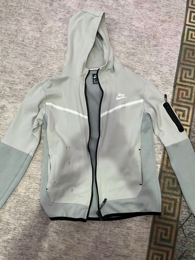 Sudadera Nike Tech Gris y Blanca