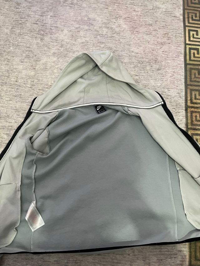 Sudadera Nike Tech Gris y Blanca