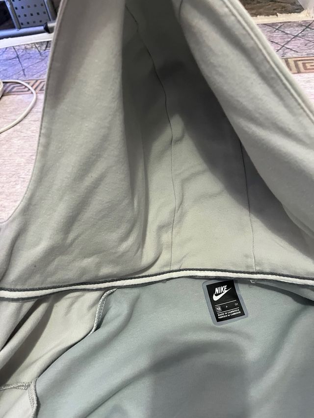Sudadera Nike Tech Gris y Blanca