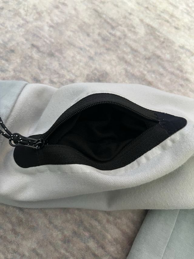 Sudadera Nike Tech Gris y Blanca