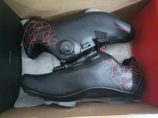 Zapatillas de ciclismo de carretera Talla 42.