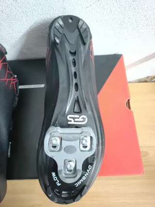 Zapatillas de ciclismo de carretera Talla 42.