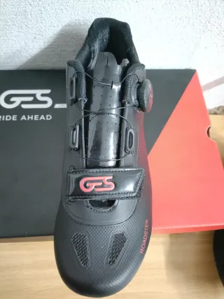 Zapatillas de ciclismo de carretera Talla 42.