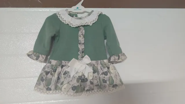 Vestido bebé verde con estampado floral