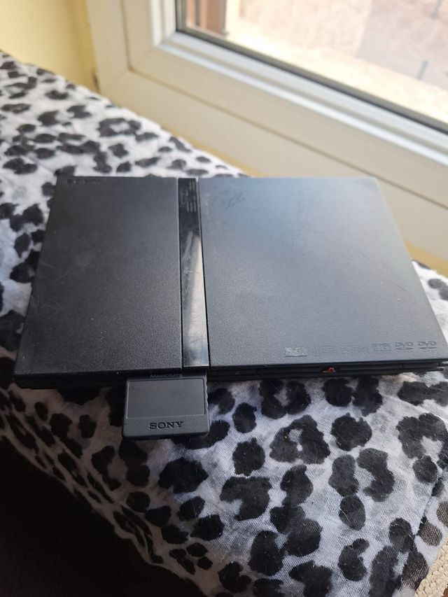 PlayStation 2 Negra + Mandos y Juegos