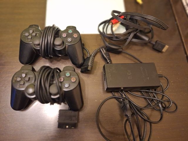 PlayStation 2 Negra + Mandos y Juegos