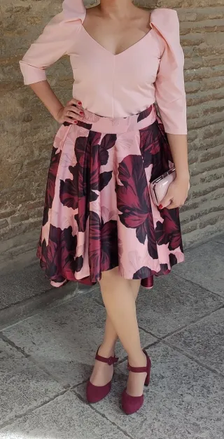 Conjunto de fiesta rosa y rojo