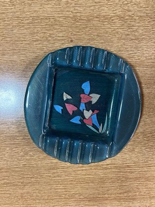 Posacenere in vetro verde con bordo oro