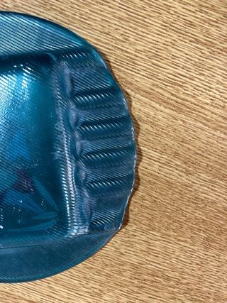 Posacenere in vetro verde con bordo oro