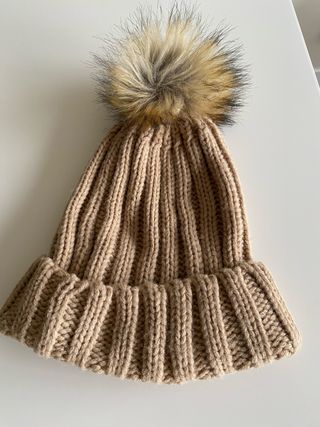 Gorro de invierno con pompón Primark