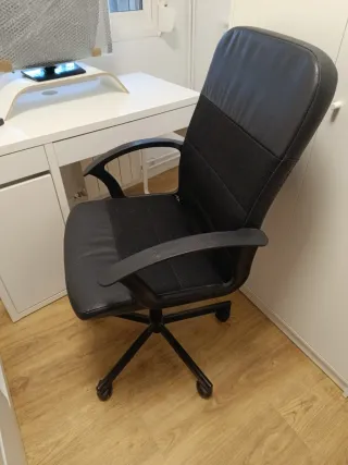 Silla de oficina negra