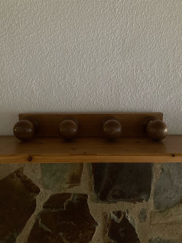 Colgador rústico de madera