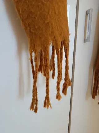 Bufanda marrón Stradivarius