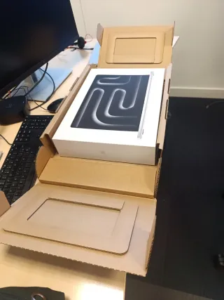 Caja vacía MacBook Pro Apple