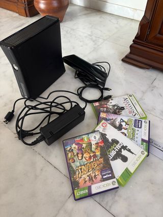 Xbox 360 Negra con Kinect y Juegos.