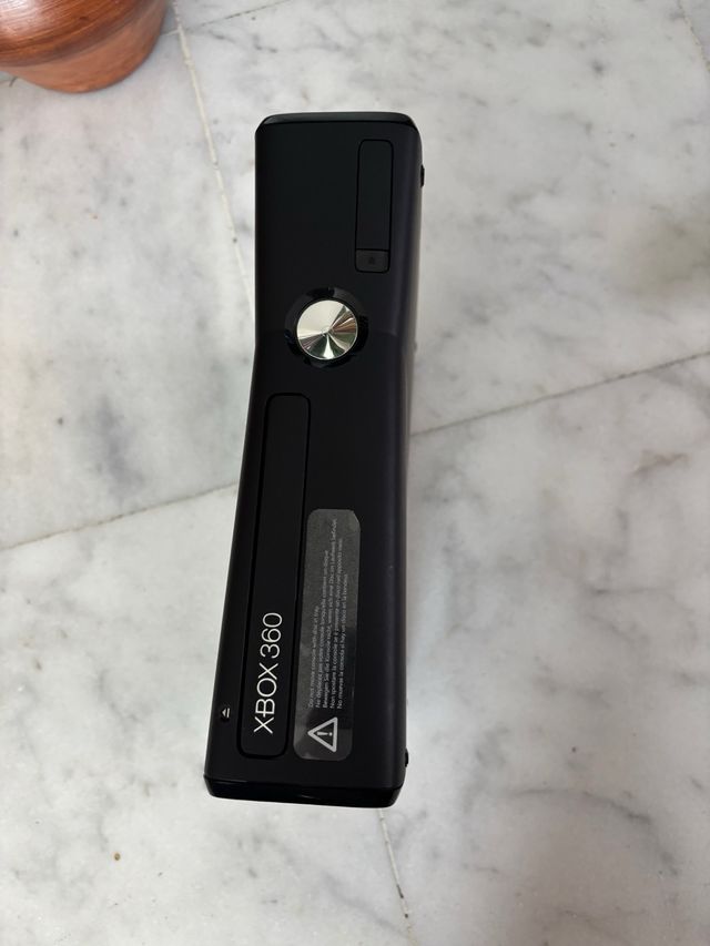 Xbox 360 Negra con Kinect y Juegos.